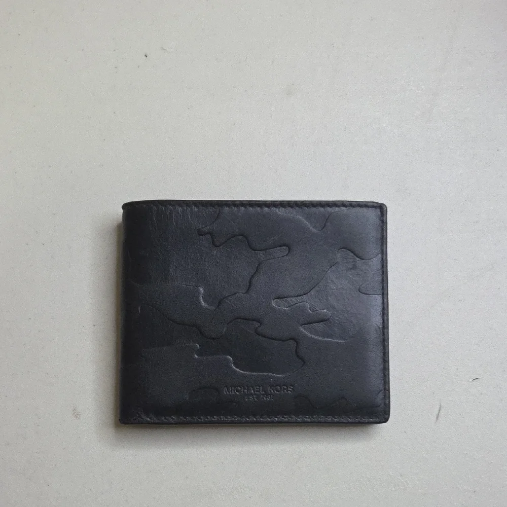 Michael Kors Camouflage Black Leather Wallet - Picture 1 of 5